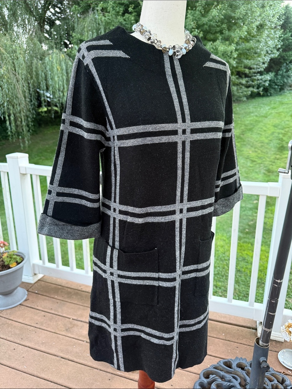Women’s M hefty knit elegant fall dress neutral black and gray midi length NEW